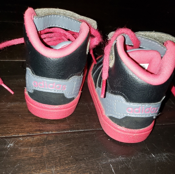 Baby size 4 Adidas - Picture 2 of 3